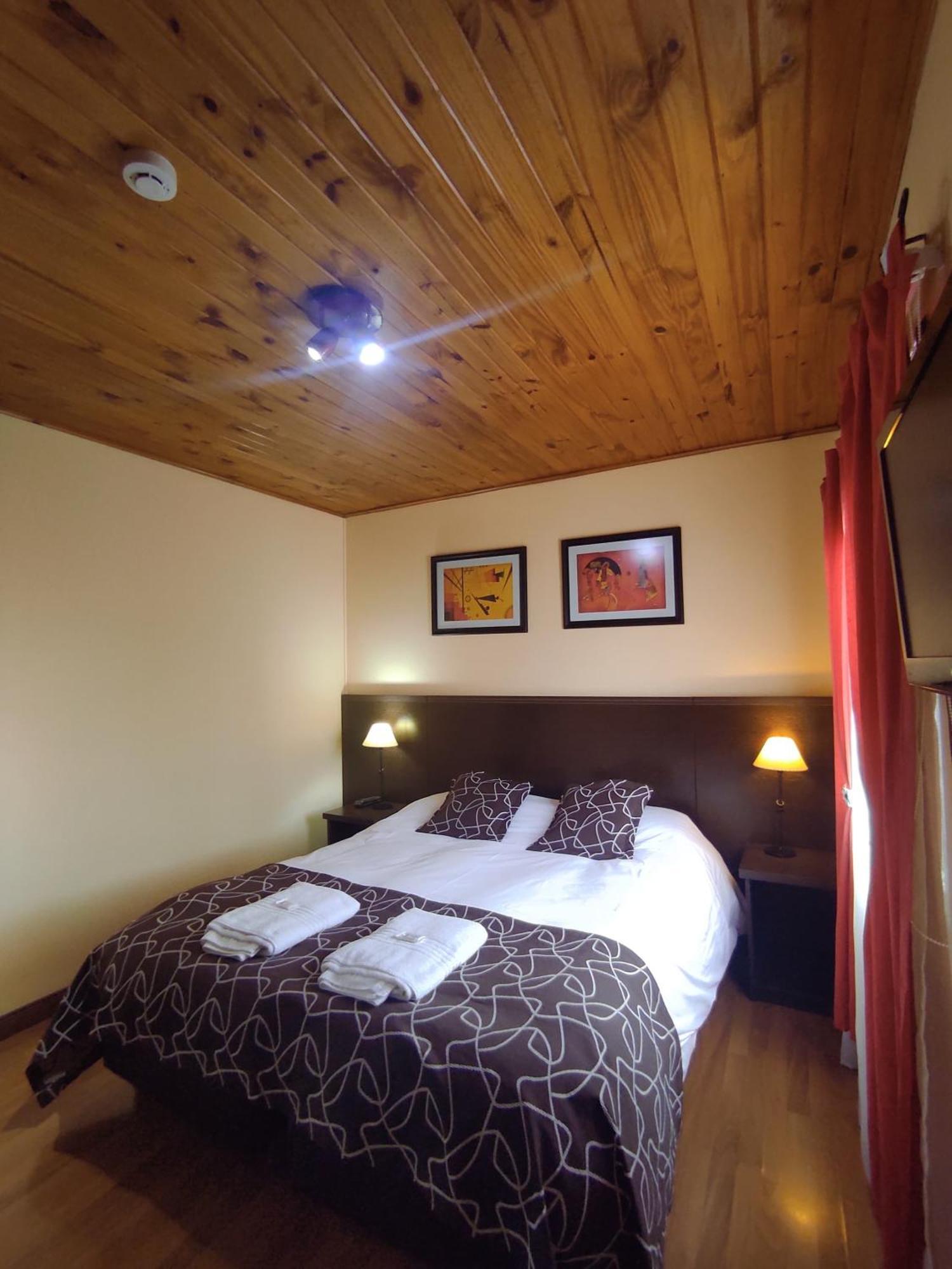 Las Retamas B&B อูซัวยา ภายนอก รูปภาพ